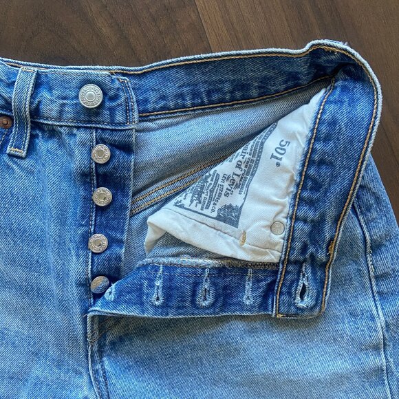 Levi's 501 Cutoff Jean Shorts - Size 26 - Picture 3 of 4